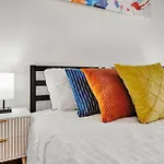 Spacious Studio W Free Parking Near Hospitals