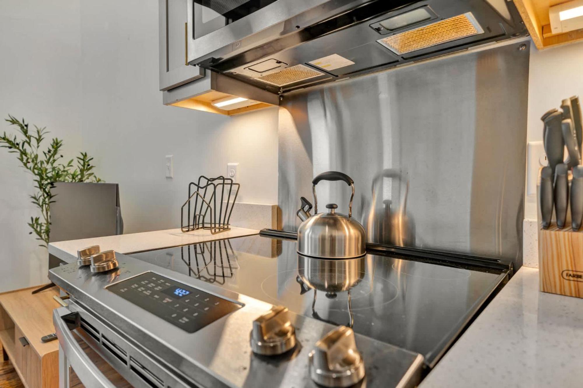 Apartment Spacious W Free Parking Near Hospitals *