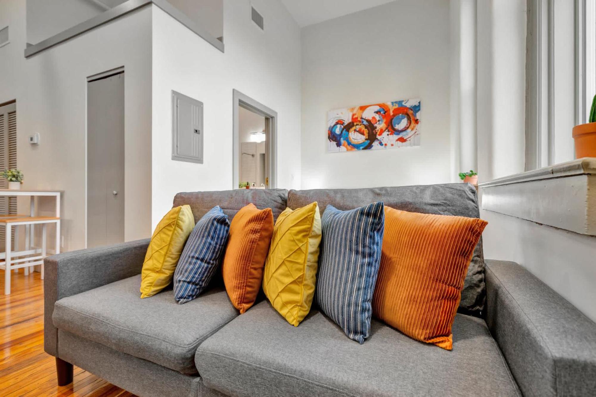 Spacious W Free Parking Near Hospitals Louisville