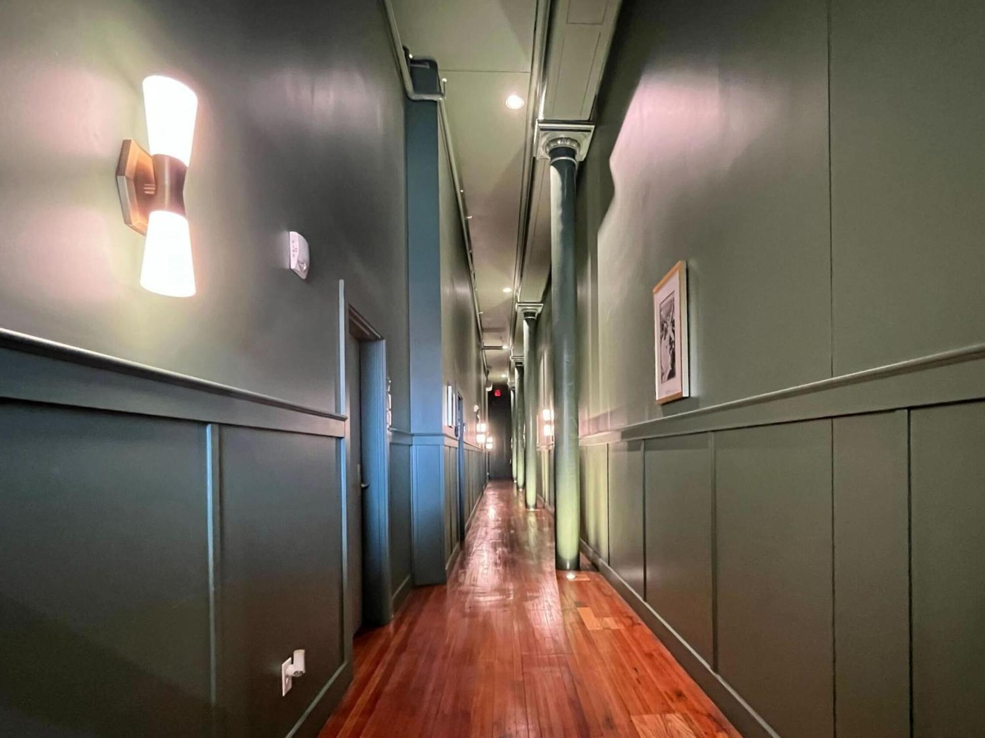 Spacious W Free Parking Near Hospitals Apartment *