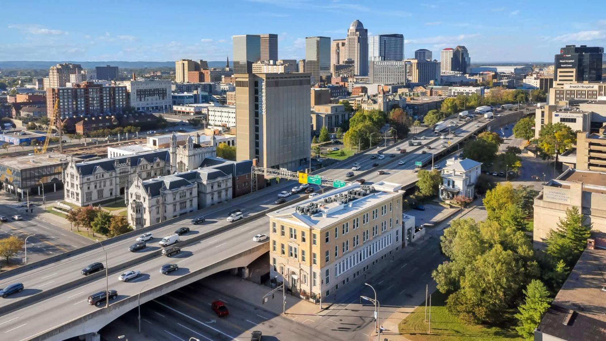 Spacious W Free Parking Near Hospitals
